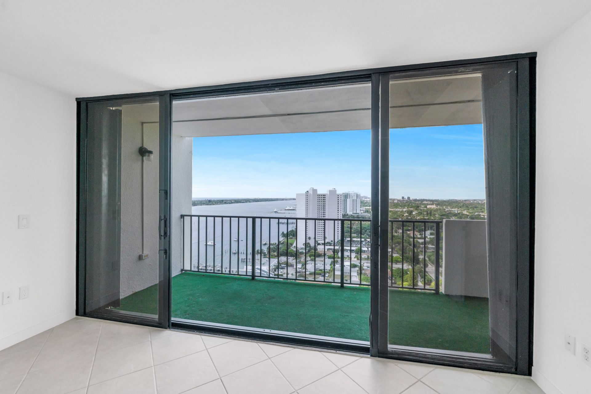 5600 N Flagler Drive, Unit 2504, West Palm Beach, FL 33407 Photo