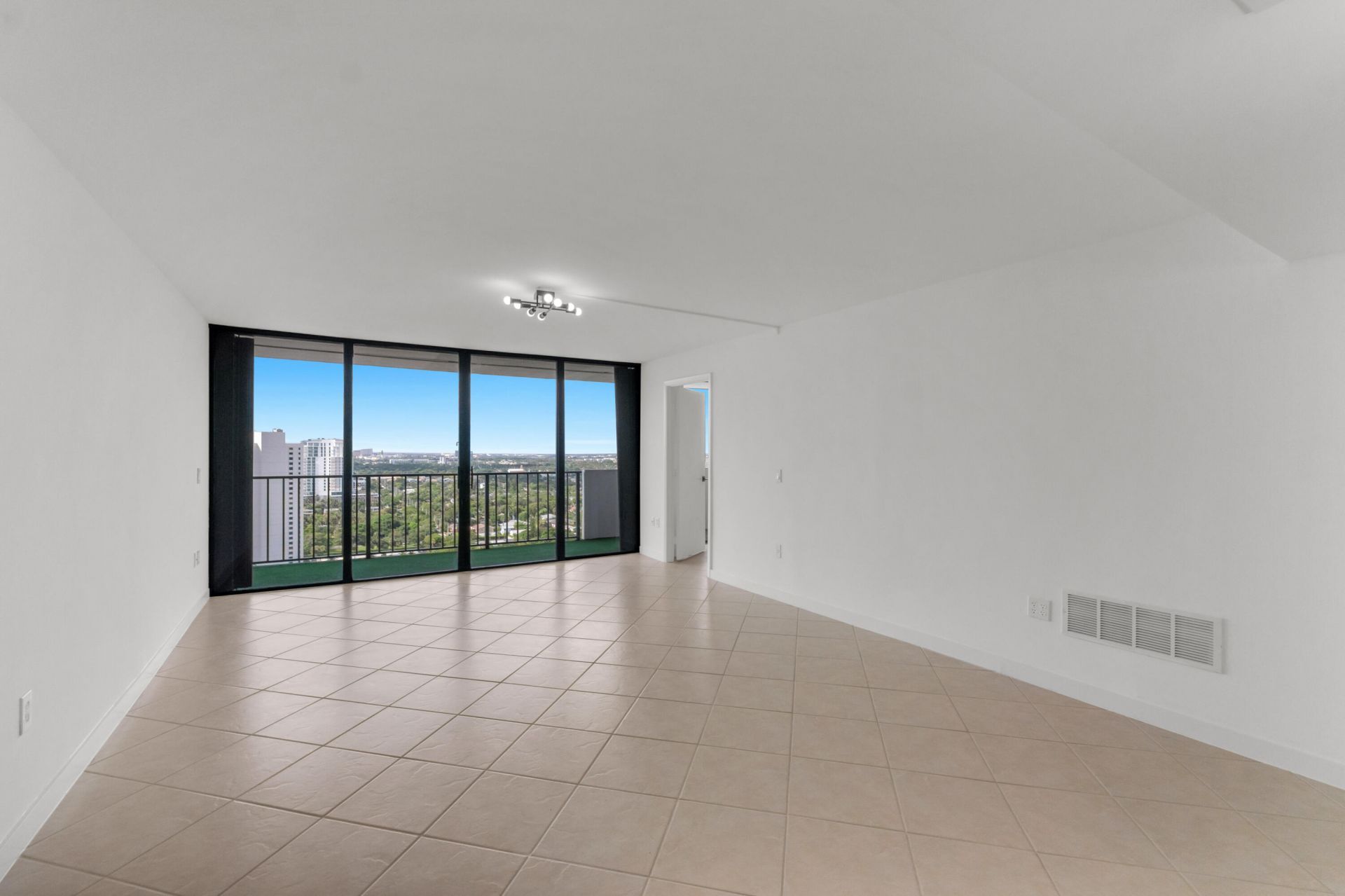 5600 N Flagler Drive, Unit 2504, West Palm Beach, FL 33407 Photo