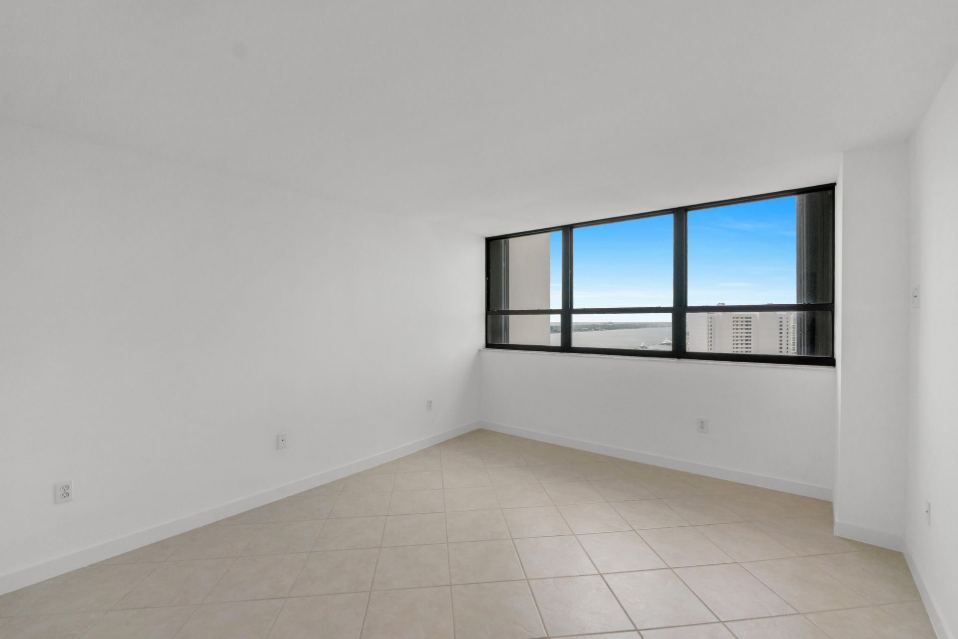 5600 N Flagler Drive, Unit 2504, West Palm Beach, FL 33407 Photo