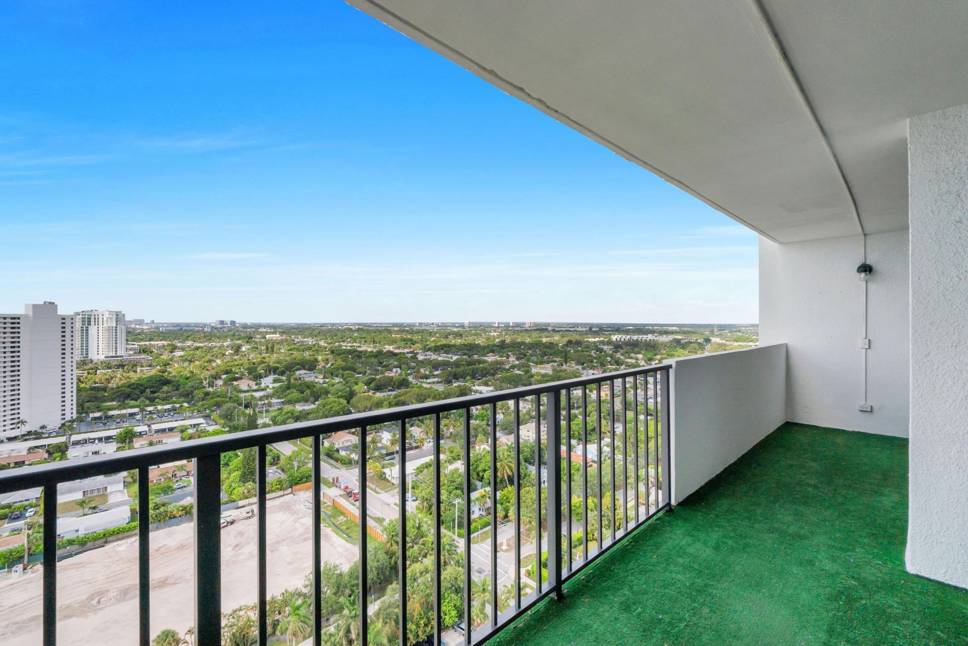 5600 N Flagler Drive, Unit 2504, West Palm Beach, FL 33407 Photo