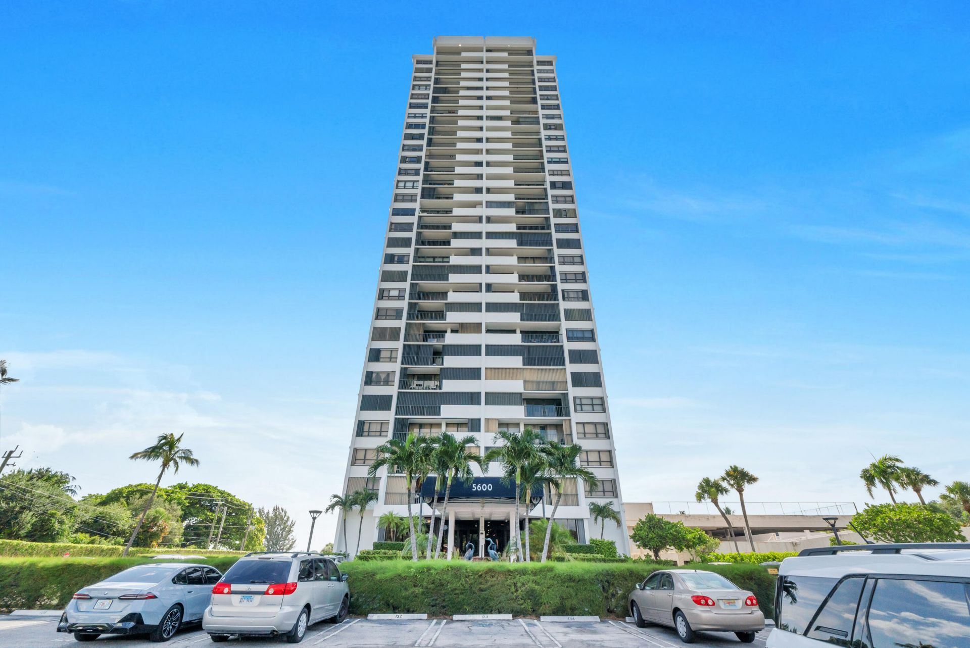 5600 N Flagler Drive, Unit 2504, West Palm Beach, FL 33407 Photo