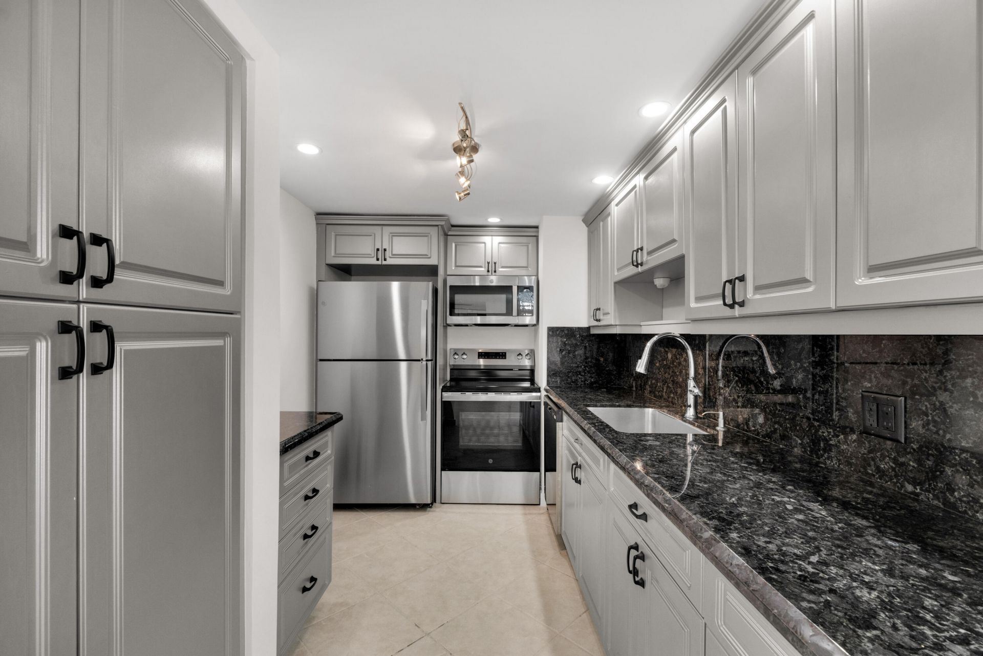 5600 N Flagler Drive, Unit 2504, West Palm Beach, FL 33407 Photo