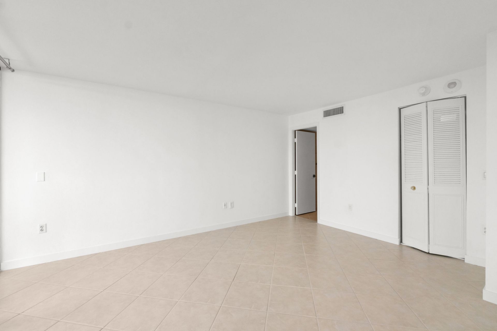 5600 N Flagler Drive, Unit 2504, West Palm Beach, FL 33407 Photo
