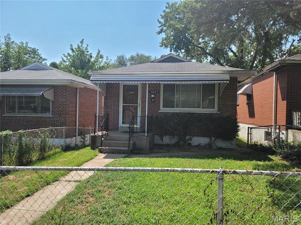 3825 Illinois Avenue , St Louis, MO 63118