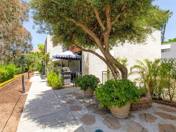 7759 Via Capri, Burbank, CA 91504