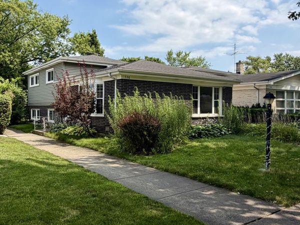 550 LARAMIE Avenue, Wilmette, IL 60091