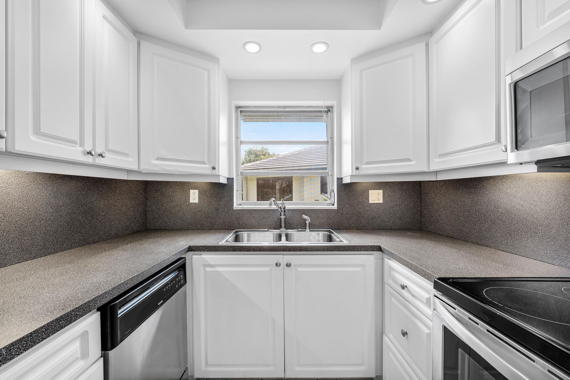 1752 Riverwood Lane, Coral Springs, FL 33071 Photo