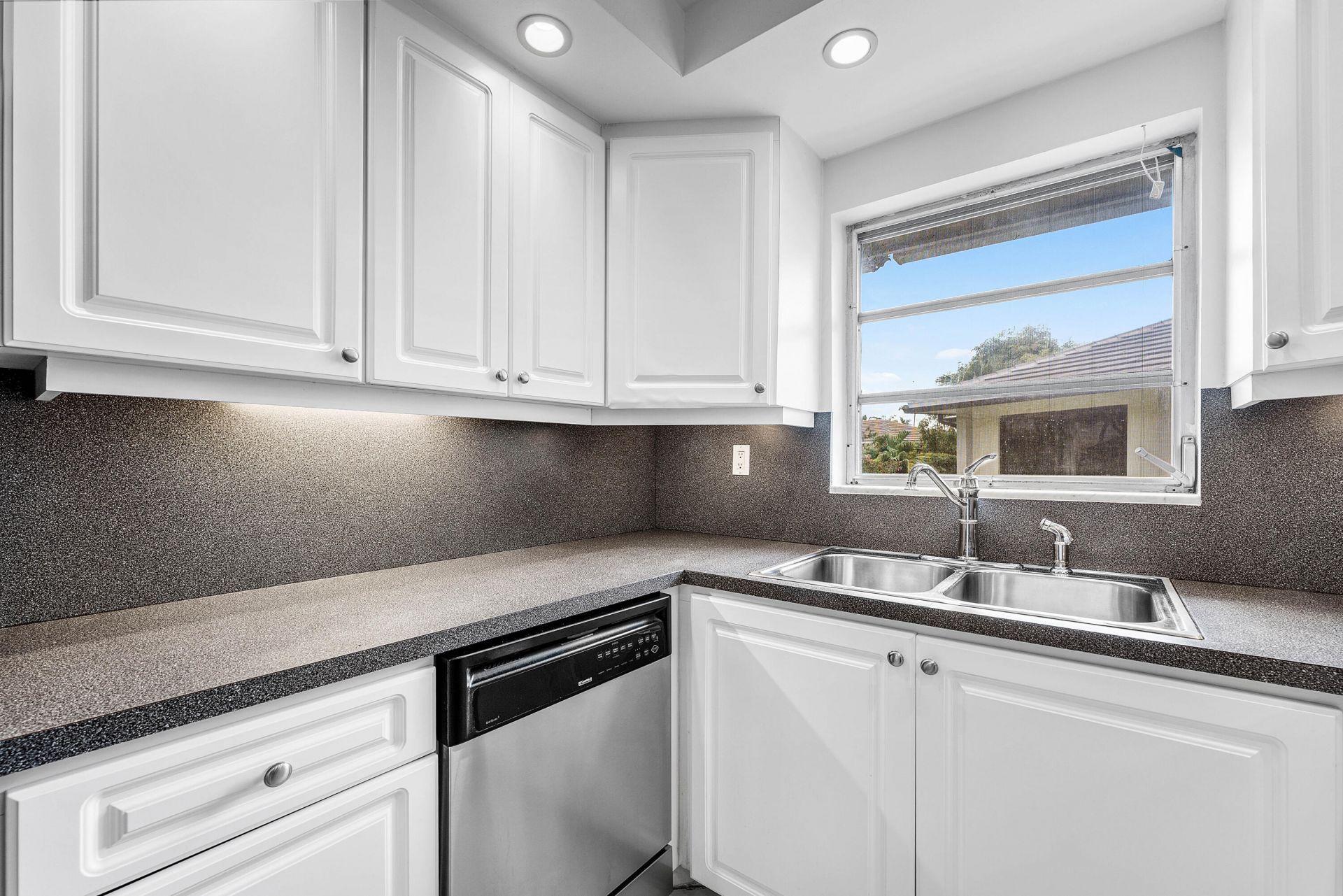 1752 Riverwood Lane, Coral Springs, FL 33071 Photo