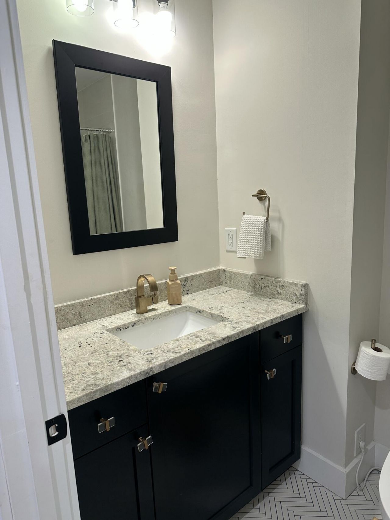 2058 Emerald Terrace Photo 11