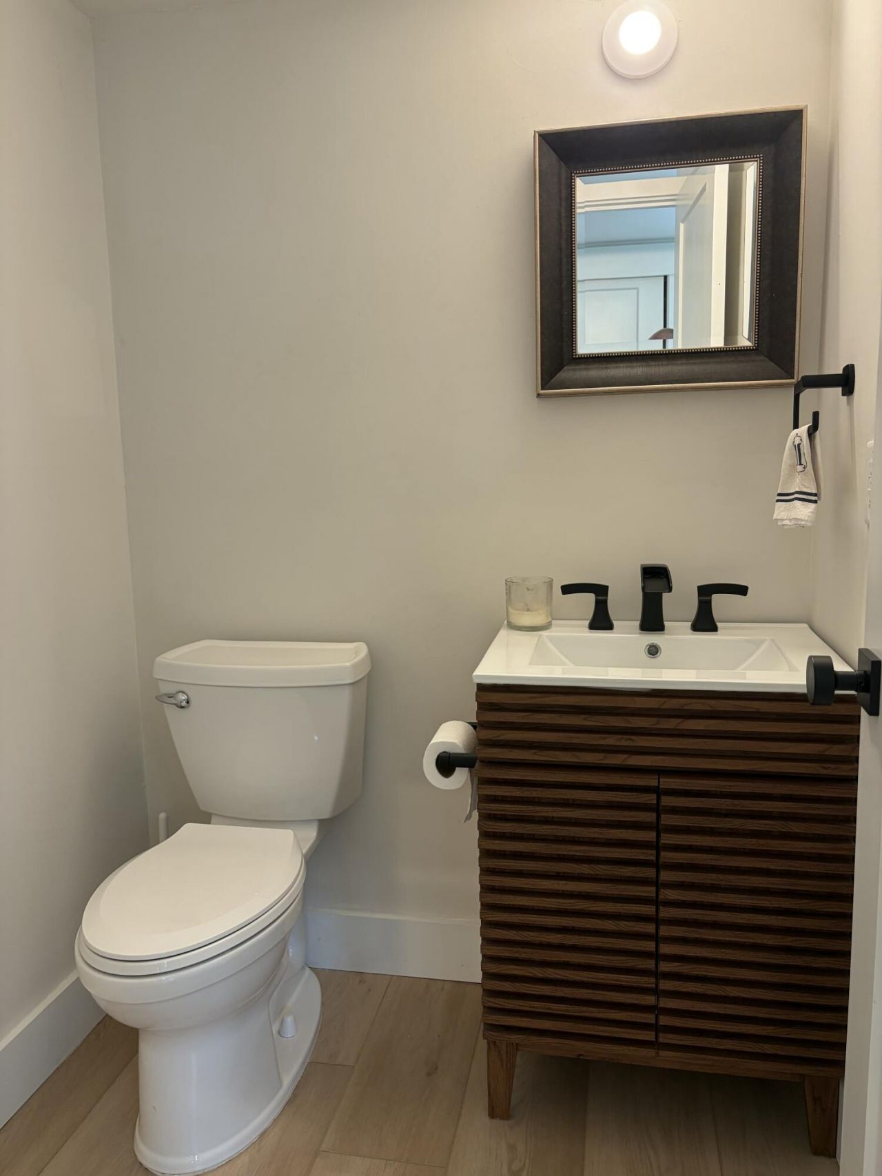 2058 Emerald Terrace Photo 6