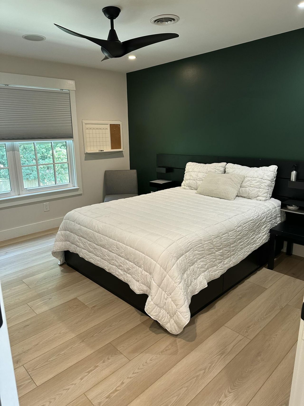2058 Emerald Terrace Photo 9