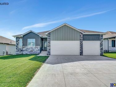 8006 Ephraem Lane, Lincoln, NE 68516