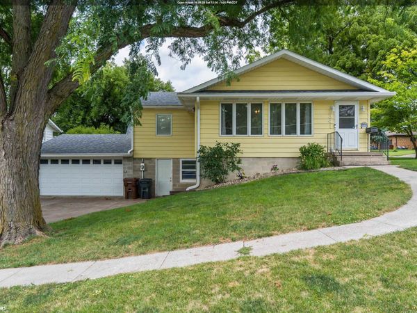 341 E Avenue, Nevada, IA 50201