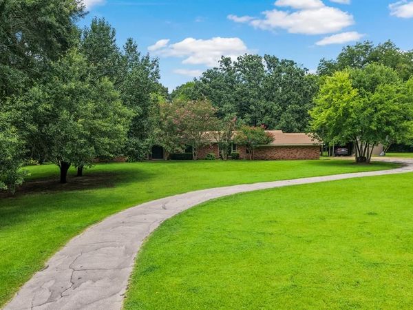 3054 Old Paris Road , Mount Pleasant, TX 75455
