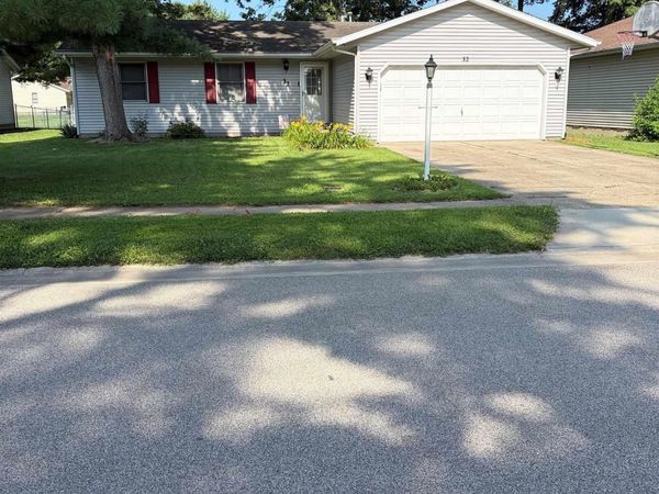 32 JAMESTOWN Circle, Riverton, IL 62561
