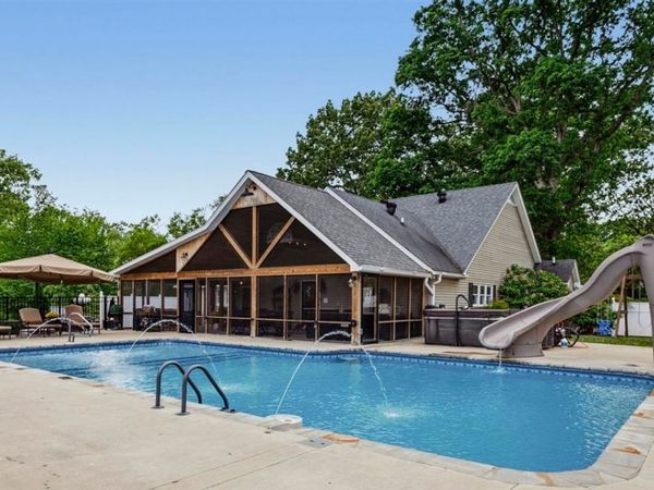 3810 Old Glasgow Road , Scottsville, KY 42164
