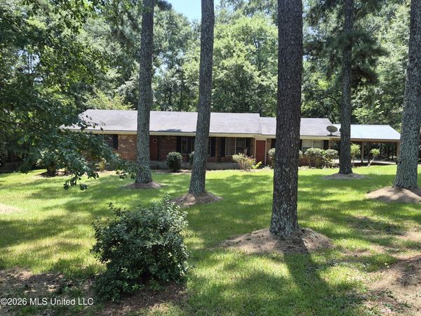 135 7th Avenue, Morton, MS 39117