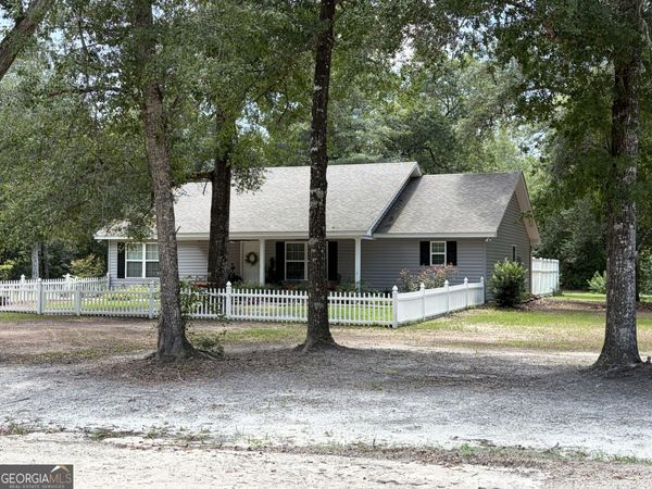 325 Creekview Drive, Hortense, GA 31543