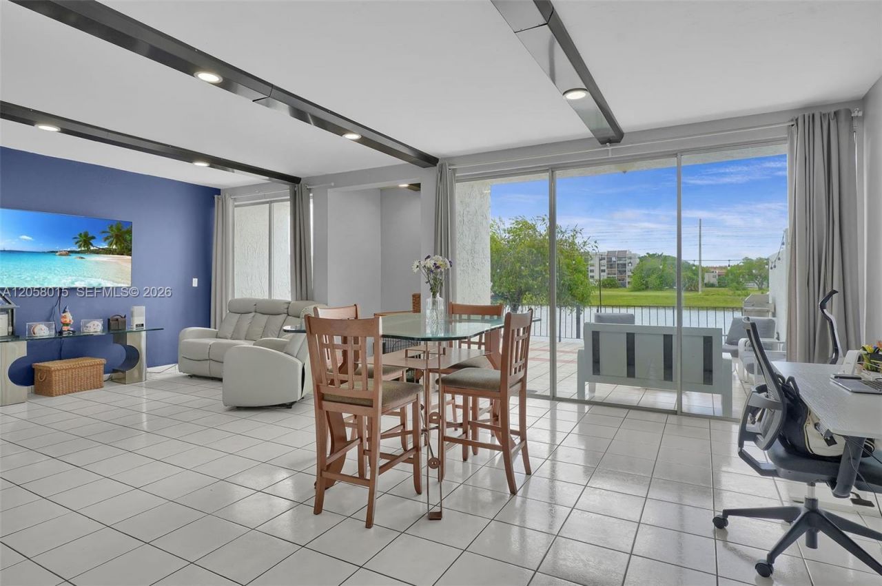 9177 Fontainebleau Blvd, Unit 3, Miami, FL 33172 Photo