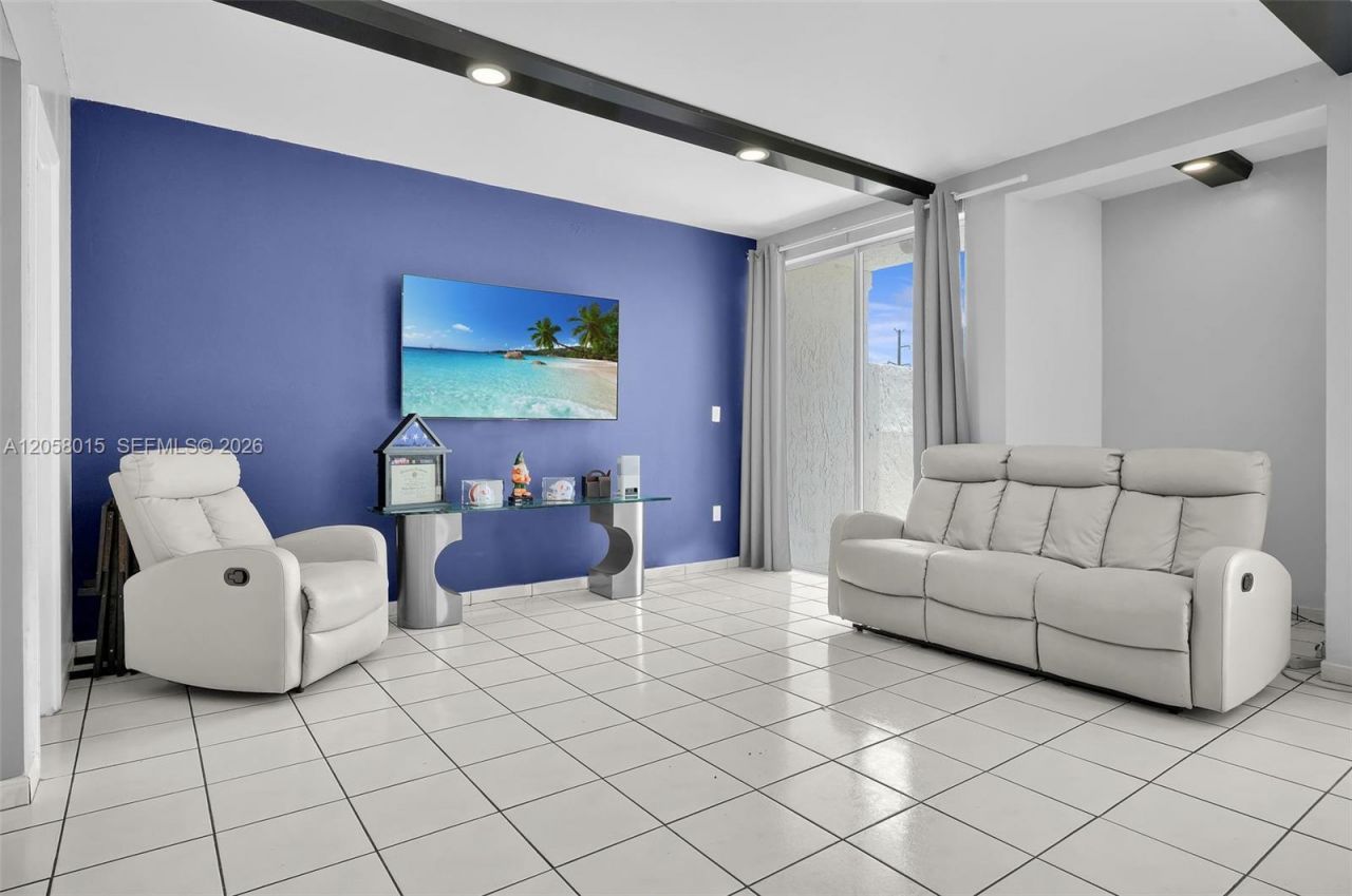 9177 Fontainebleau Blvd, Unit 3, Miami, FL 33172 Photo