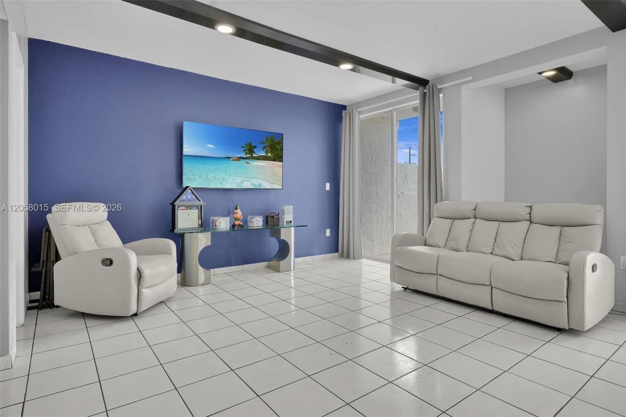 9177 Fontainebleau Blvd, Unit 3, Miami, FL 33172 Photo