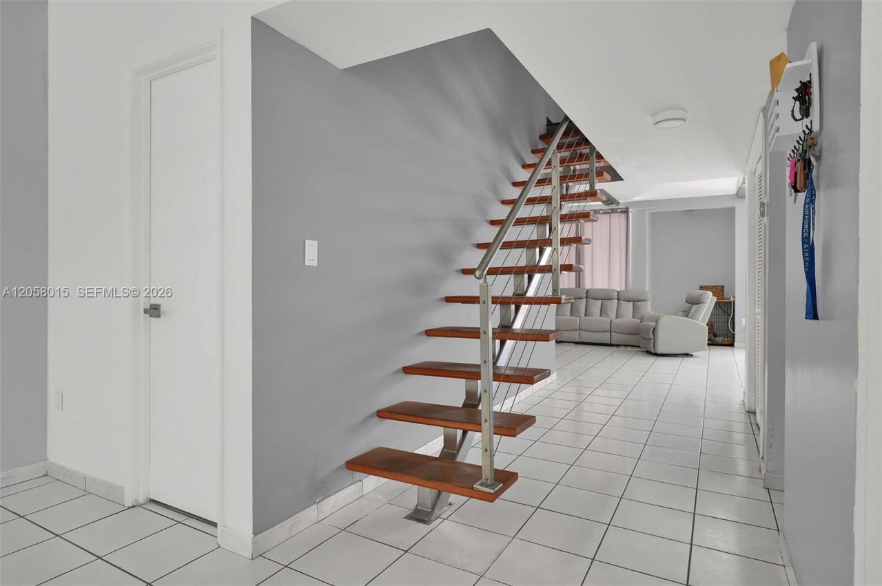 9177 Fontainebleau Blvd, Unit 3, Miami, FL 33172 Photo