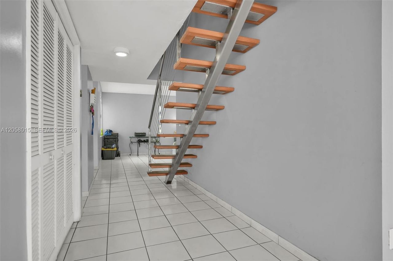 9177 Fontainebleau Blvd, Unit 3, Miami, FL 33172 Photo