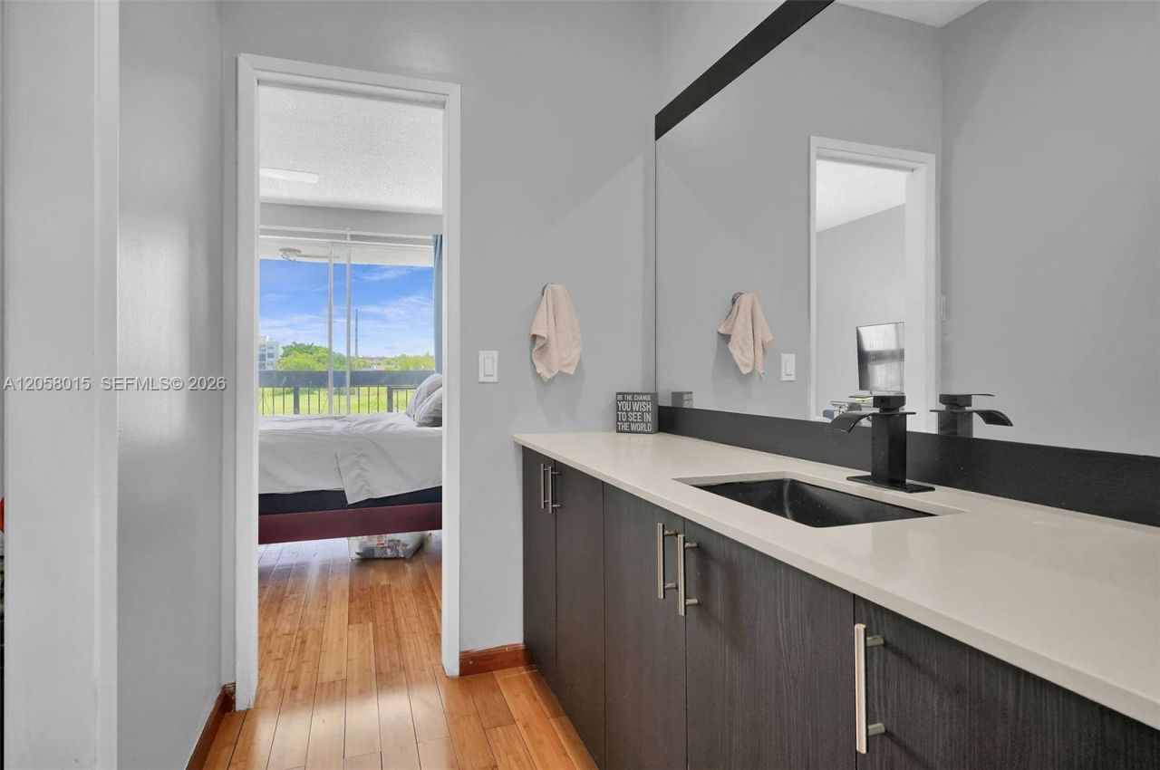 9177 Fontainebleau Blvd, Unit 3, Miami, FL 33172 Photo