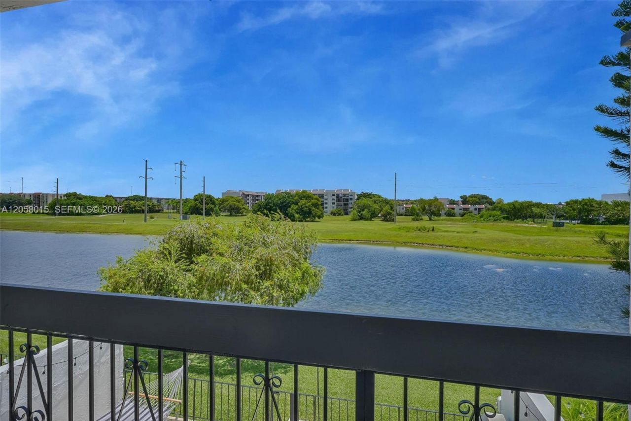 9177 Fontainebleau Blvd, Unit 3, Miami, FL 33172 Photo