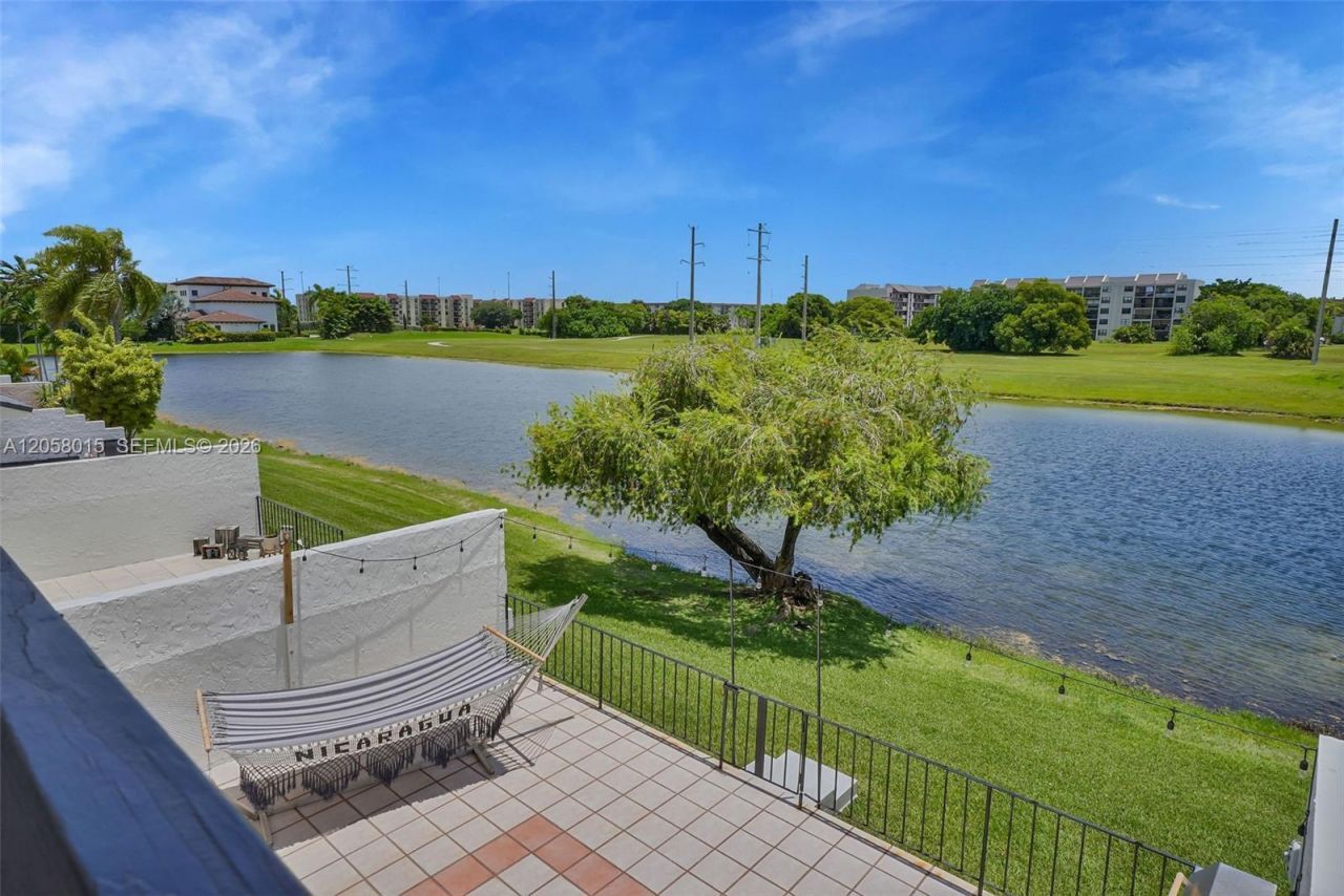 9177 Fontainebleau Blvd, Unit 3, Miami, FL 33172 Photo