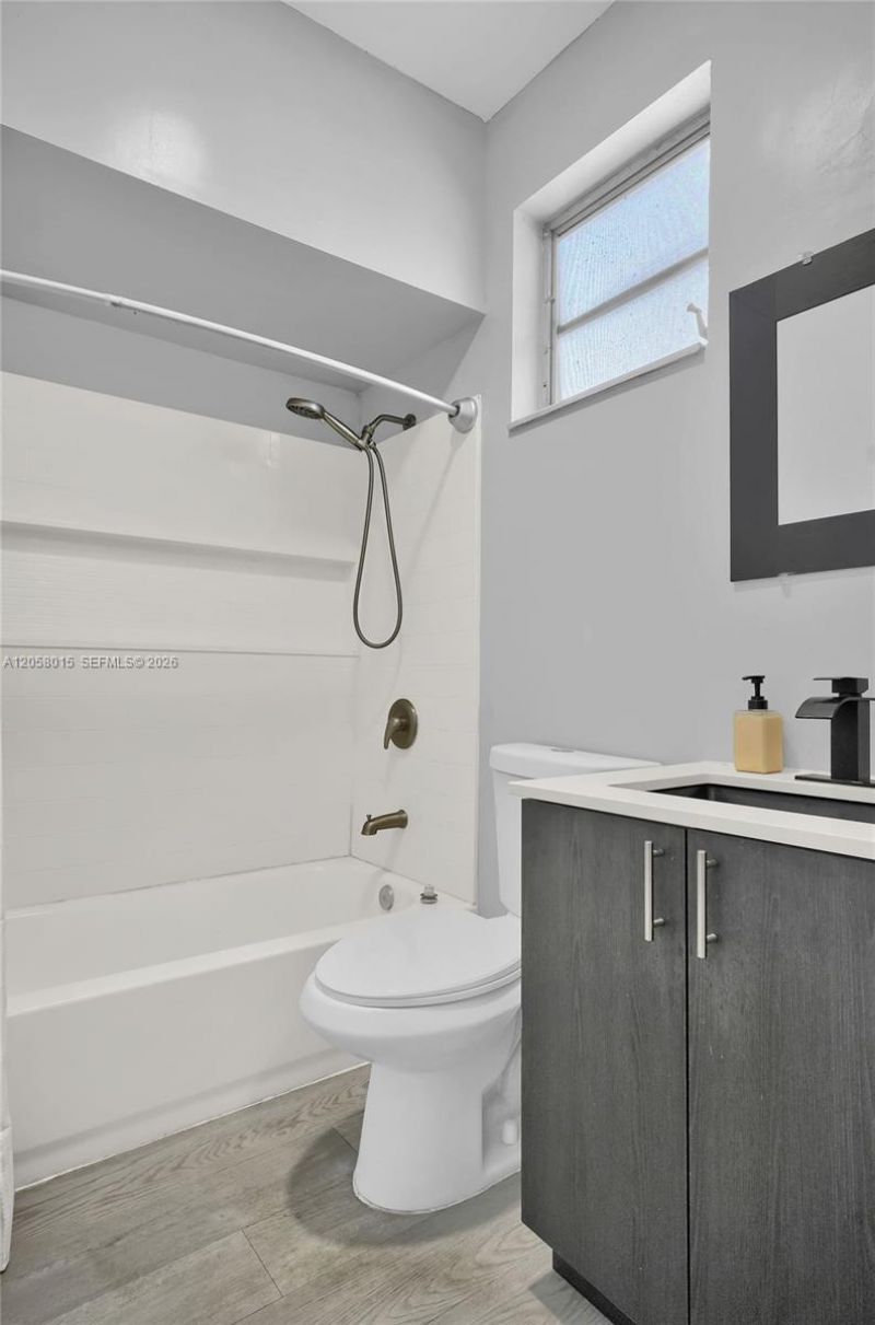 9177 Fontainebleau Blvd, Unit 3, Miami, FL 33172 Photo