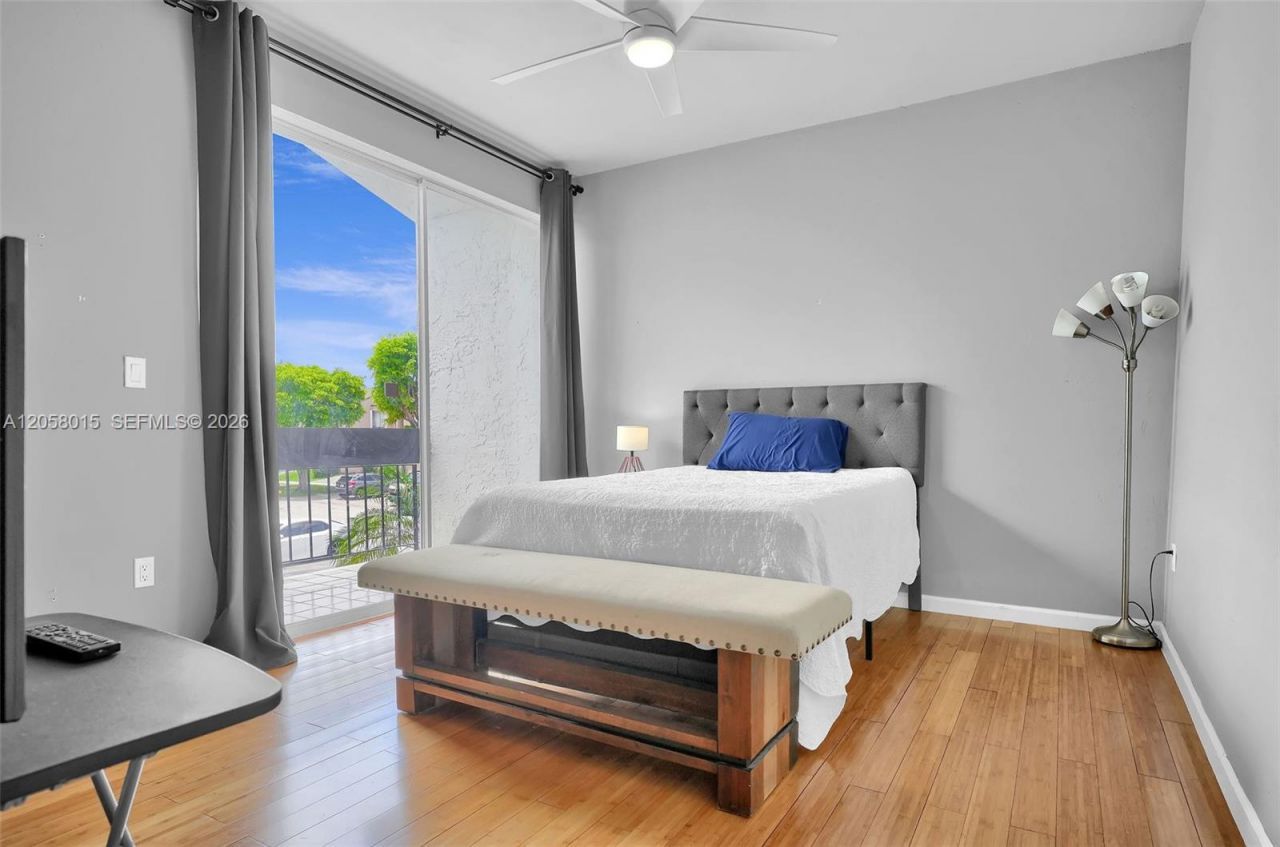 9177 Fontainebleau Blvd, Unit 3, Miami, FL 33172 Photo