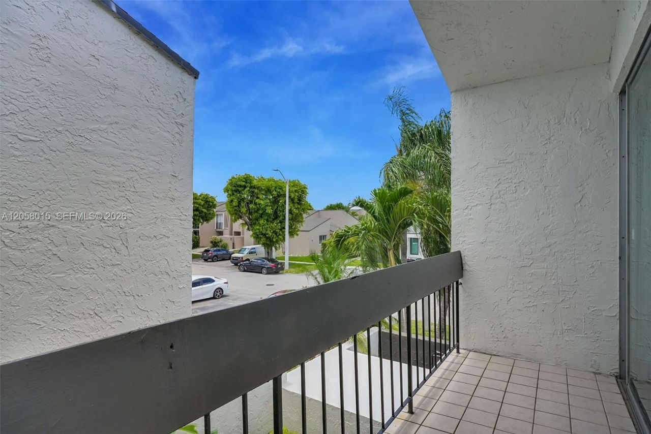 9177 Fontainebleau Blvd, Unit 3, Miami, FL 33172 Photo