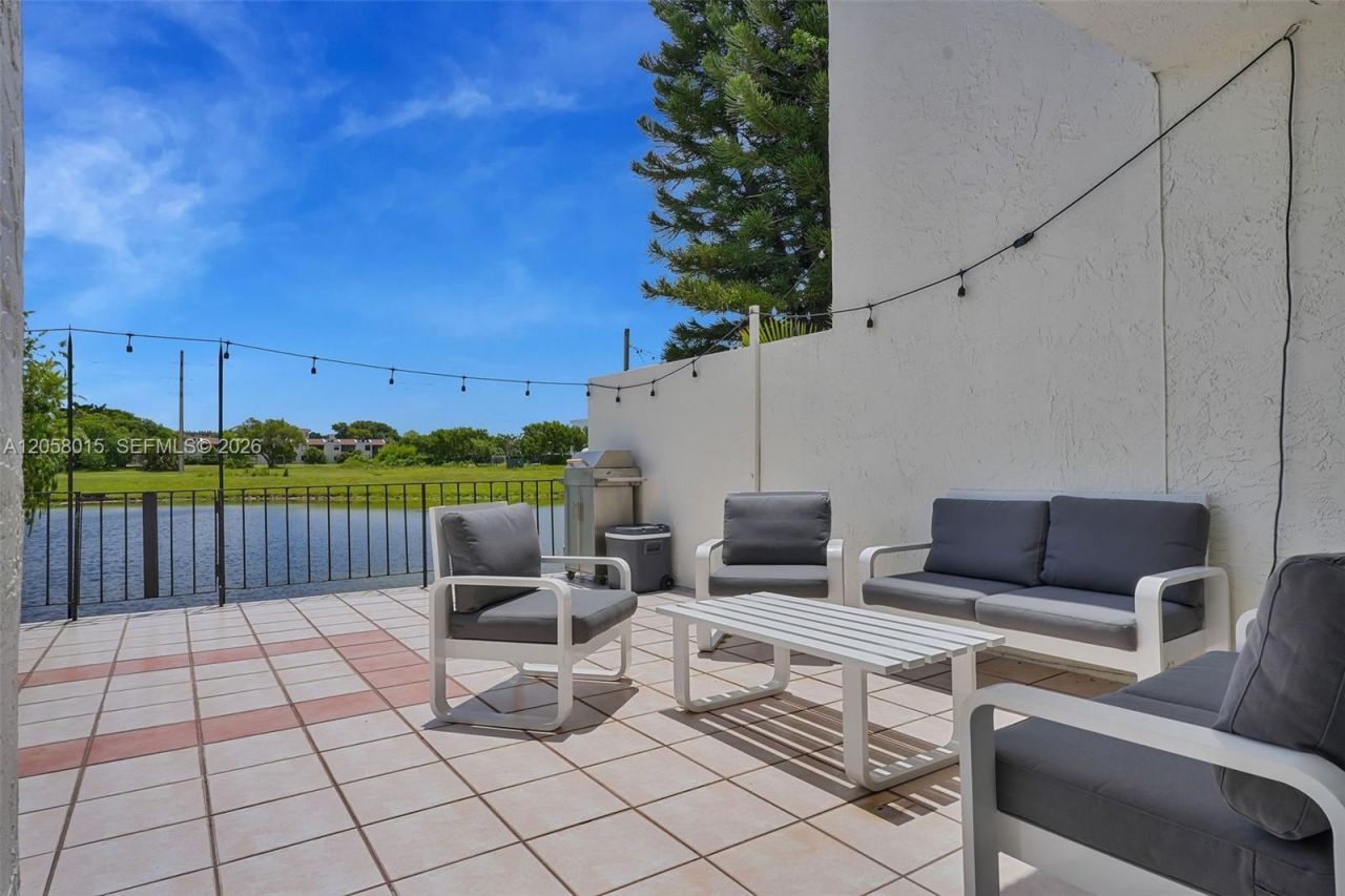 9177 Fontainebleau Blvd, Unit 3, Miami, FL 33172 Photo