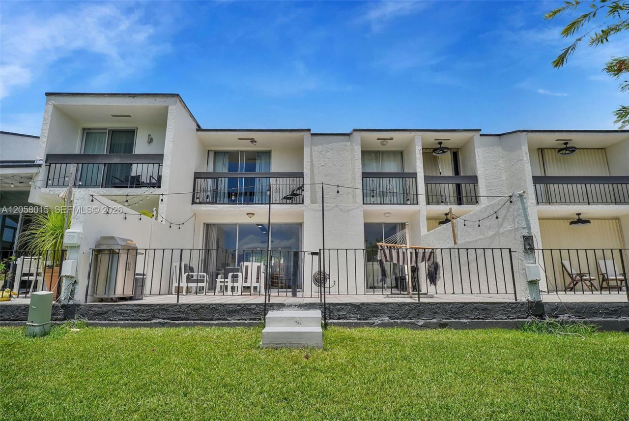 9177 Fontainebleau Blvd, Unit 3, Miami, FL 33172 Photo