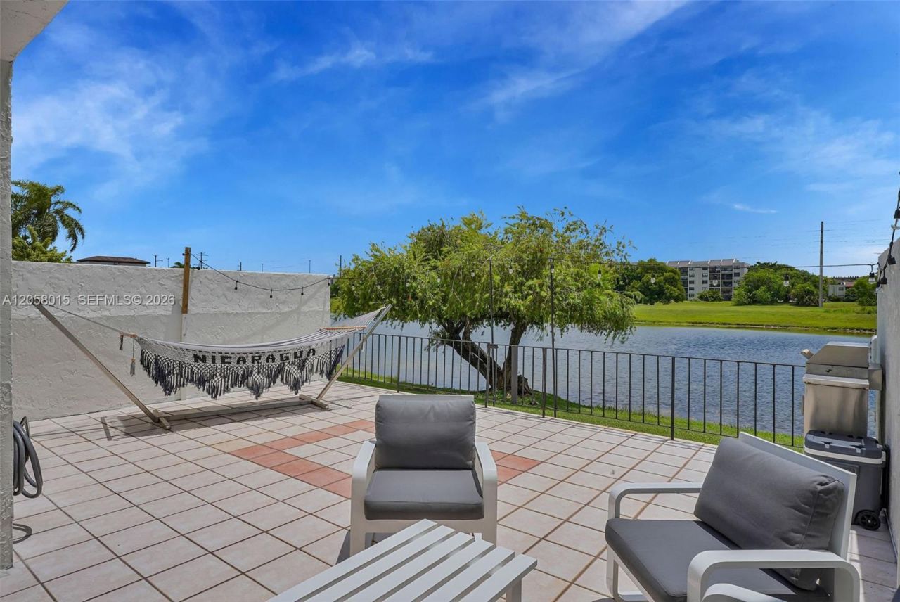 9177 Fontainebleau Blvd, Unit 3, Miami, FL 33172 Photo