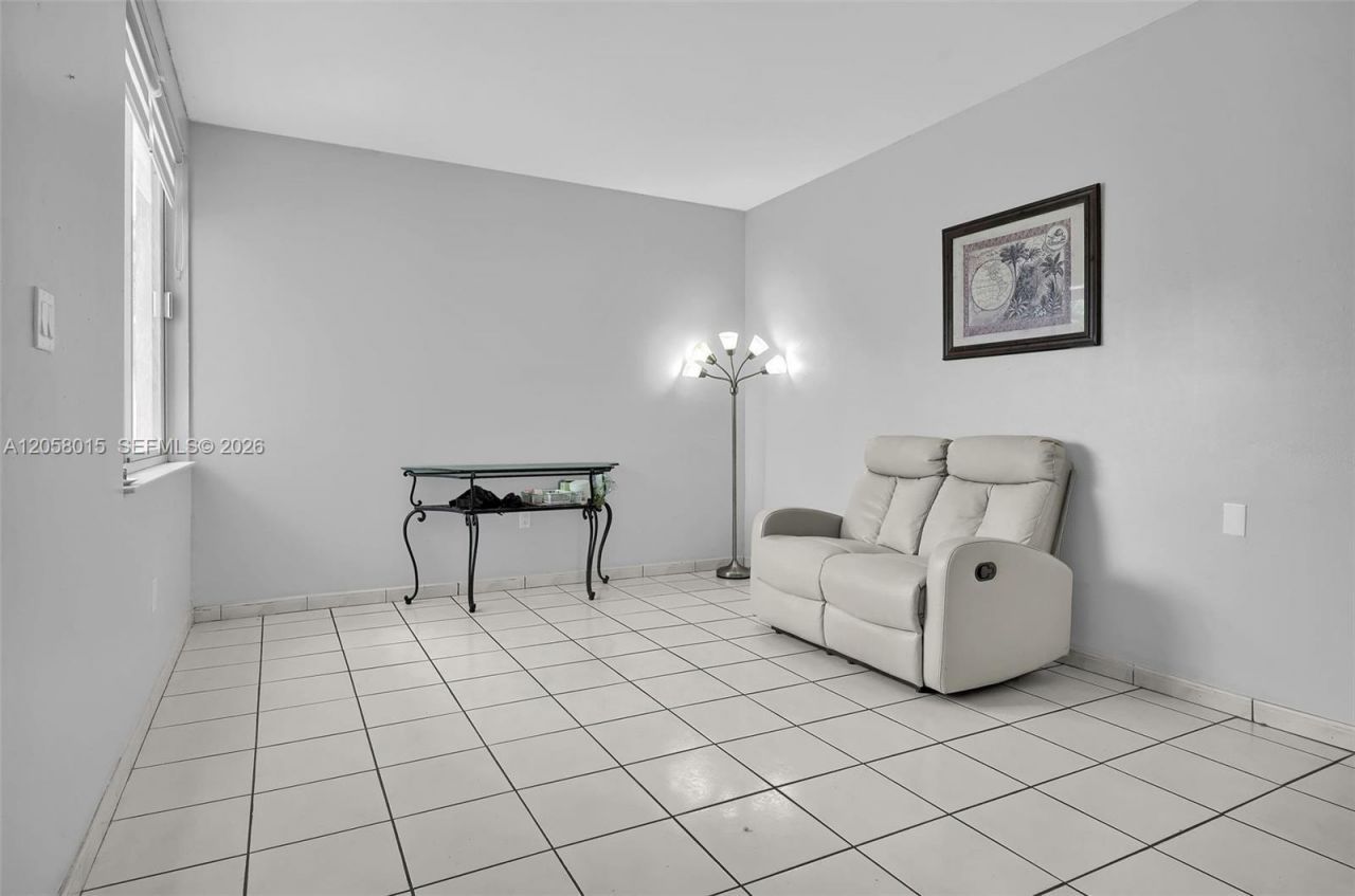 9177 Fontainebleau Blvd, Unit 3, Miami, FL 33172 Photo