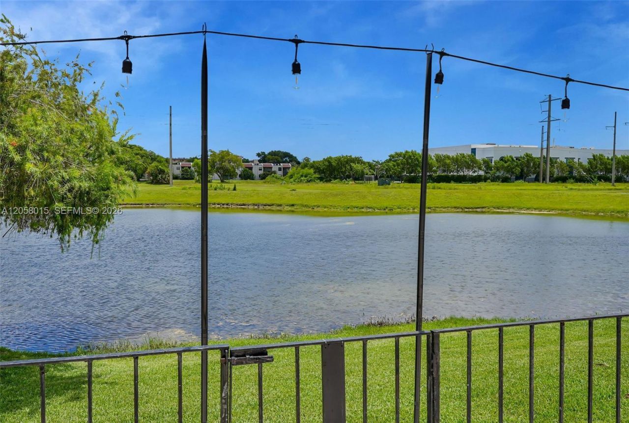 9177 Fontainebleau Blvd, Unit 3, Miami, FL 33172 Photo