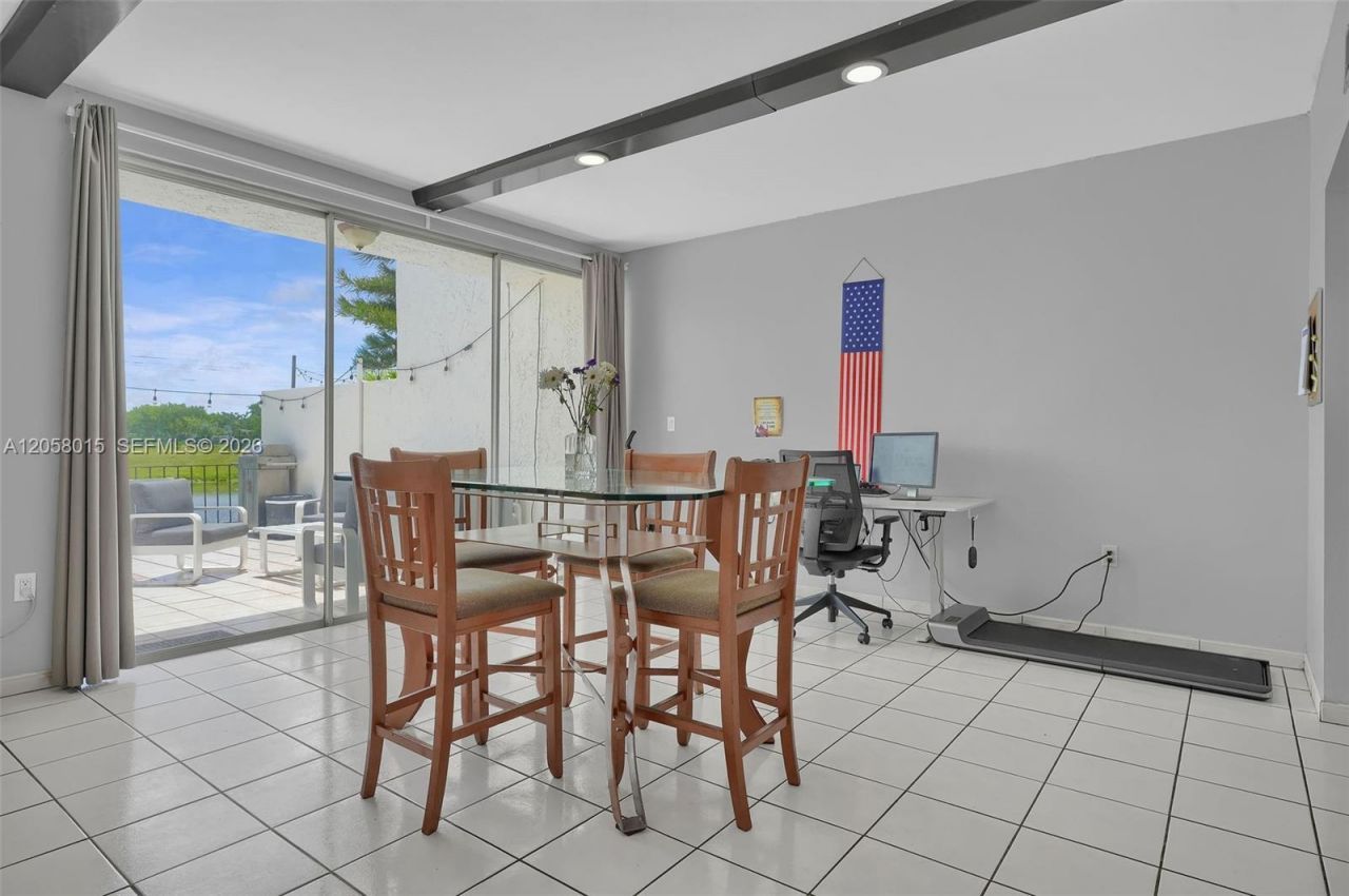 9177 Fontainebleau Blvd, Unit 3, Miami, FL 33172 Photo