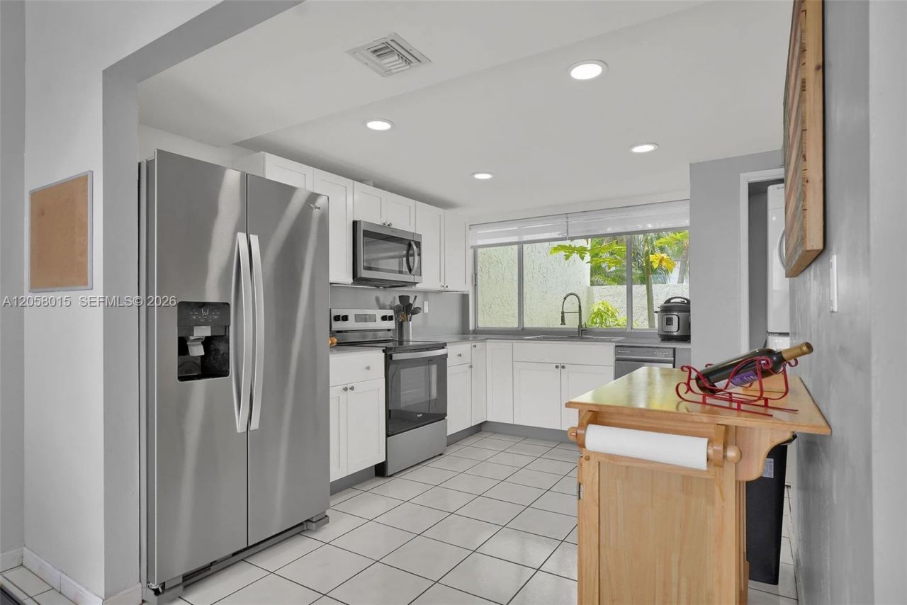 9177 Fontainebleau Blvd, Unit 3, Miami, FL 33172 Photo