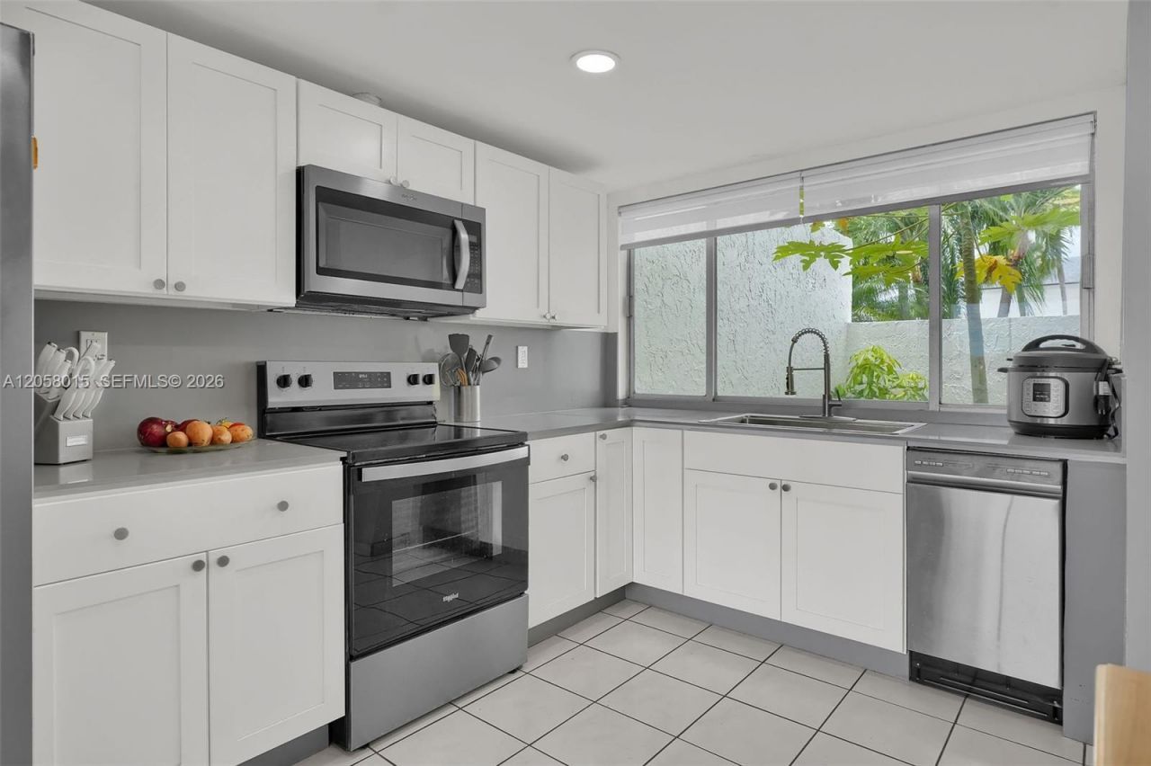 9177 Fontainebleau Blvd, Unit 3, Miami, FL 33172 Photo