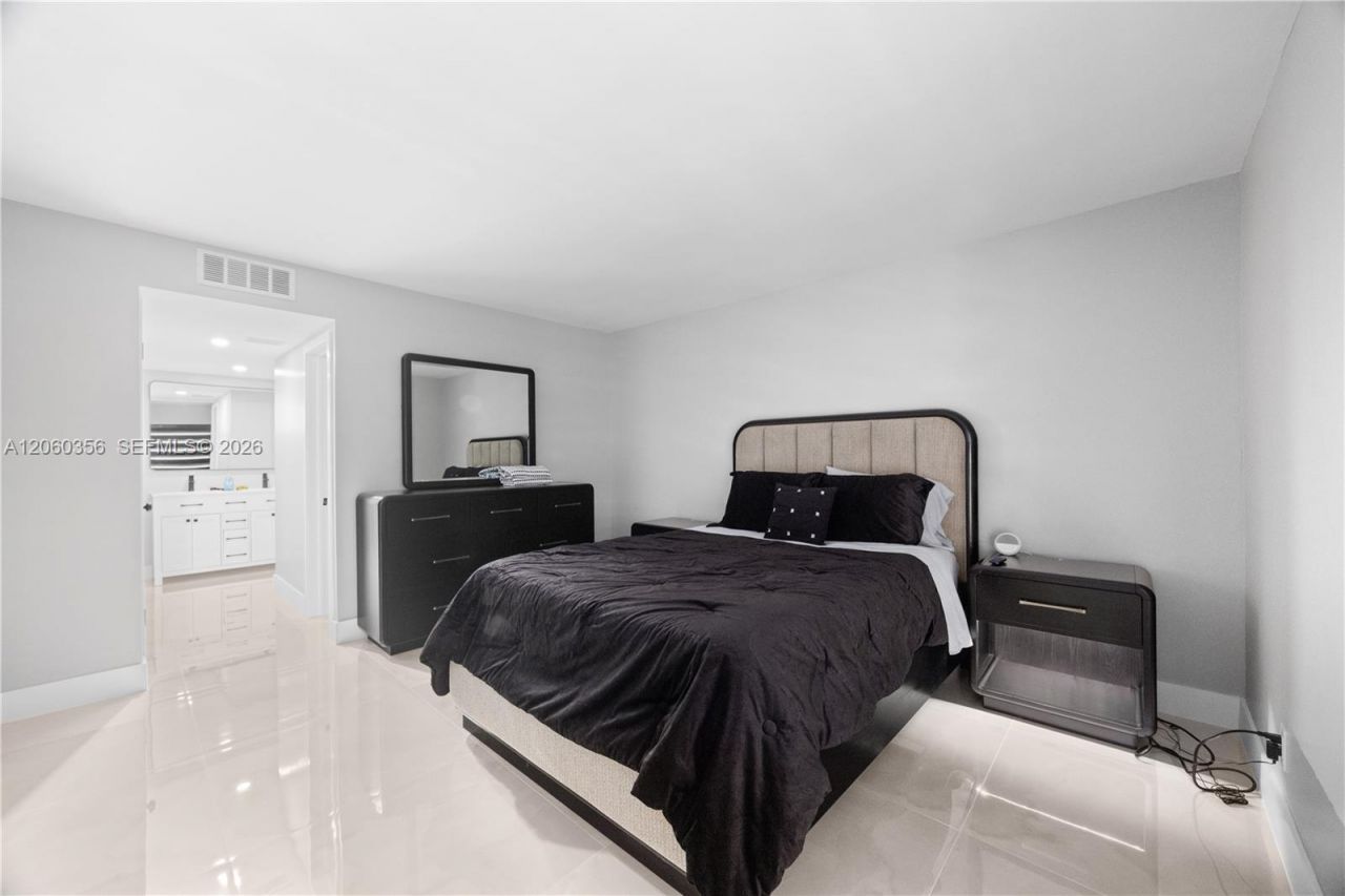 2302 S Cypress Bend Dr, Unit 306, Pompano Beach, FL 33069 Photo