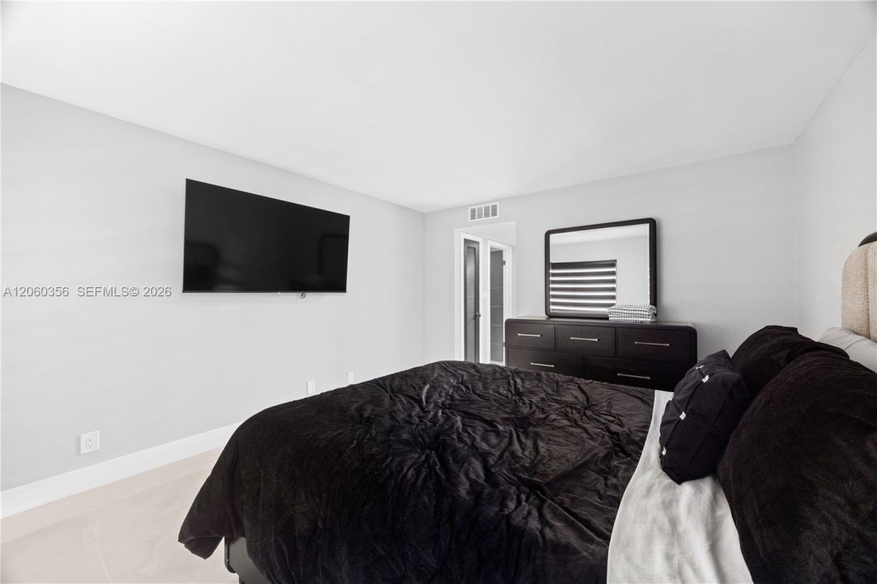 2302 S Cypress Bend Dr, Unit 306, Pompano Beach, FL 33069 Photo