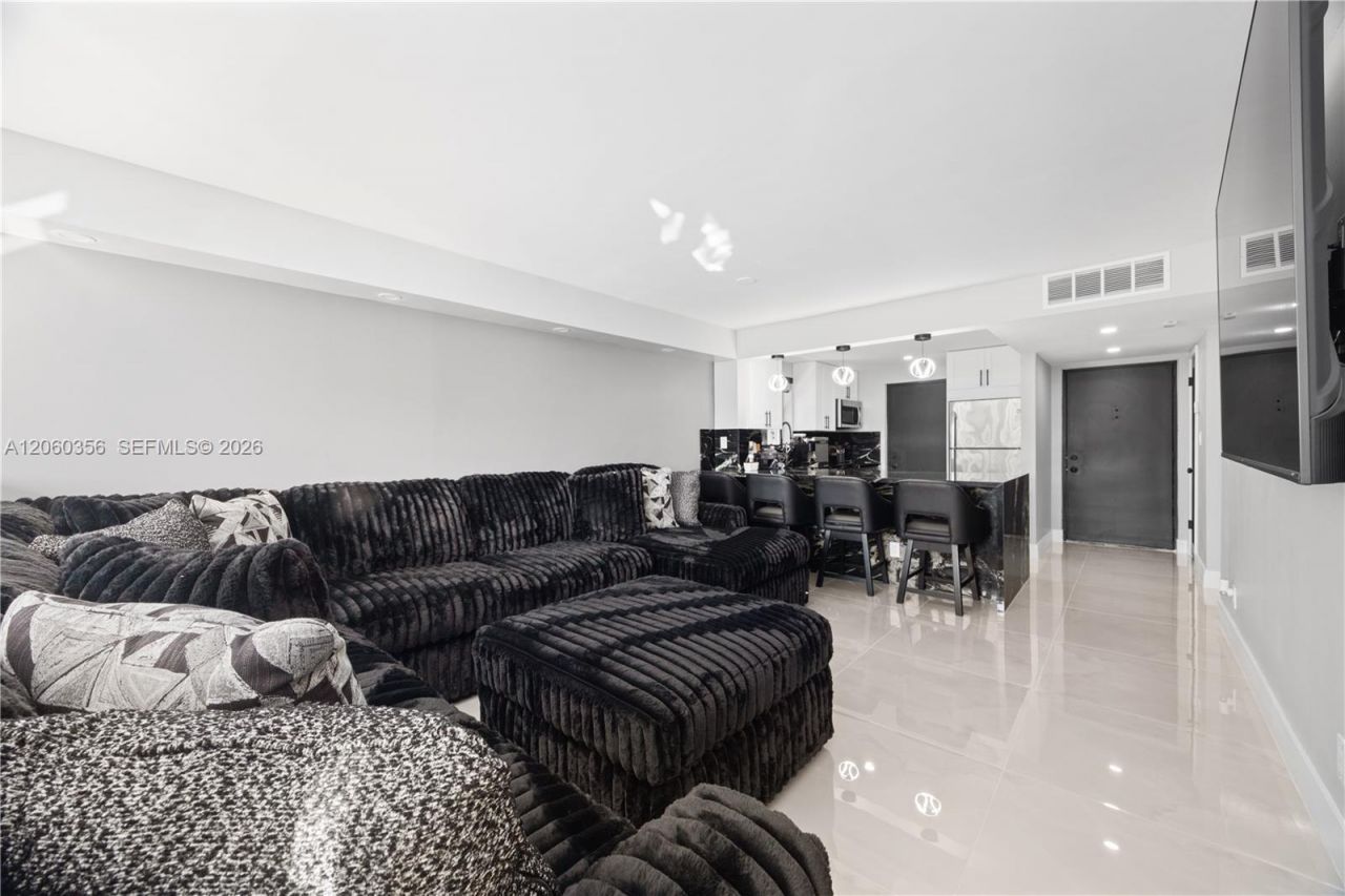 2302 S Cypress Bend Dr, Unit 306, Pompano Beach, FL 33069 Photo