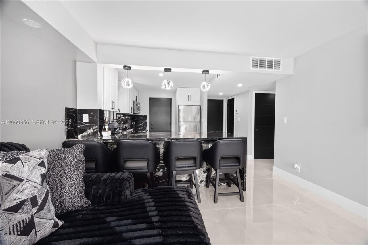 2302 S Cypress Bend Dr, Unit 306, Pompano Beach, FL 33069 Photo