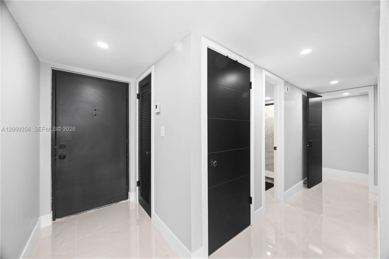 2302 S Cypress Bend Dr, Unit 306, Pompano Beach, FL 33069 Photo