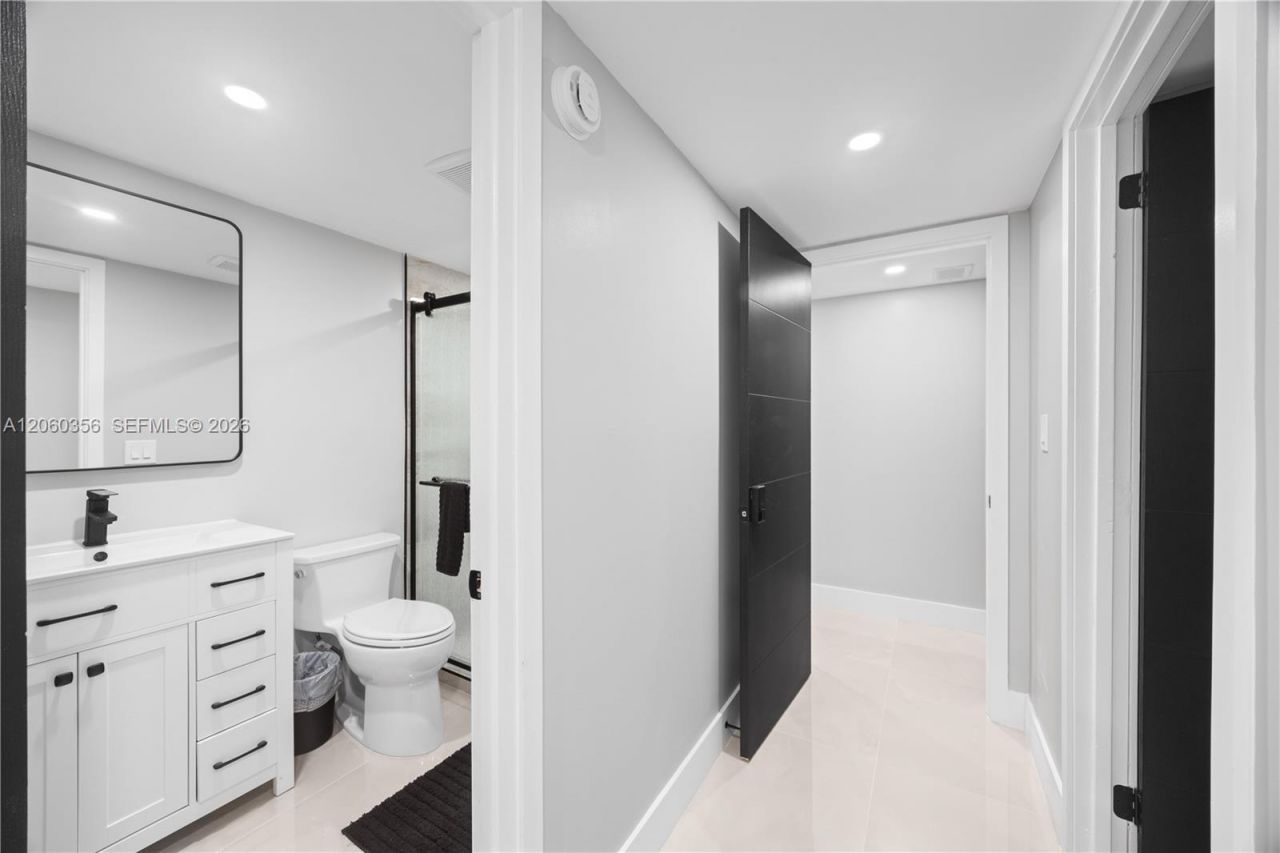 2302 S Cypress Bend Dr, Unit 306, Pompano Beach, FL 33069 Photo