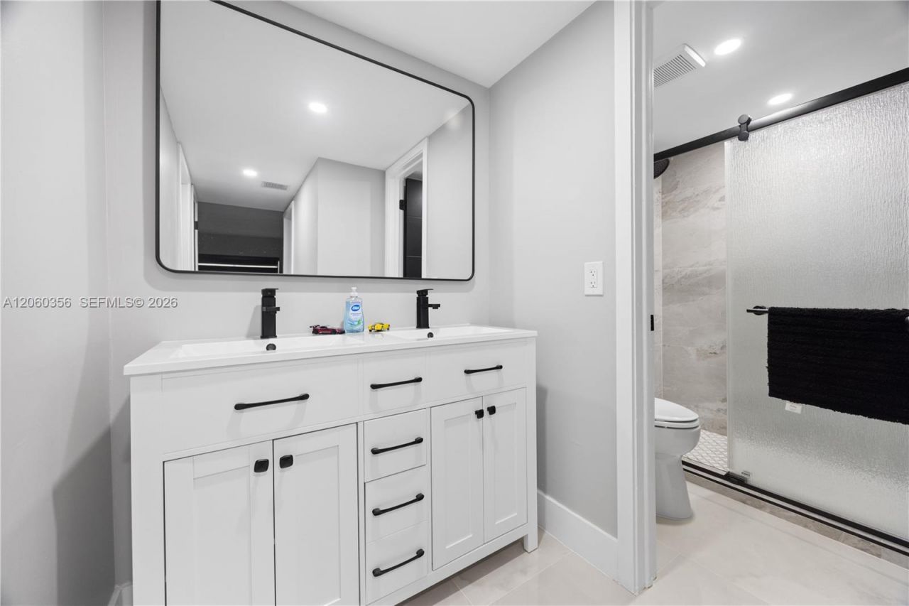 2302 S Cypress Bend Dr, Unit 306, Pompano Beach, FL 33069 Photo