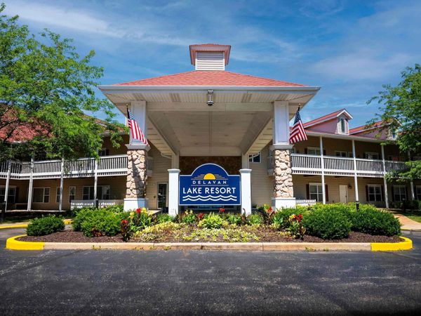 1505 S Shore Dr, Unit 230, Delavan, WI 53115