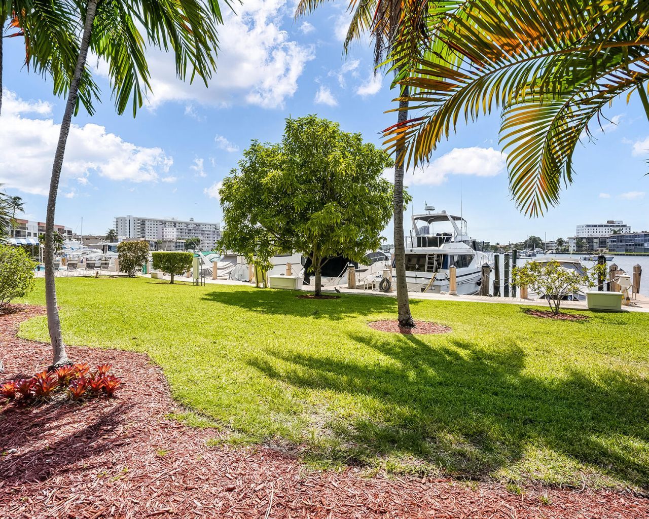 126 Golden Isles Drive, Unit 52A, Hallandale Beach, FL 33009 Photo